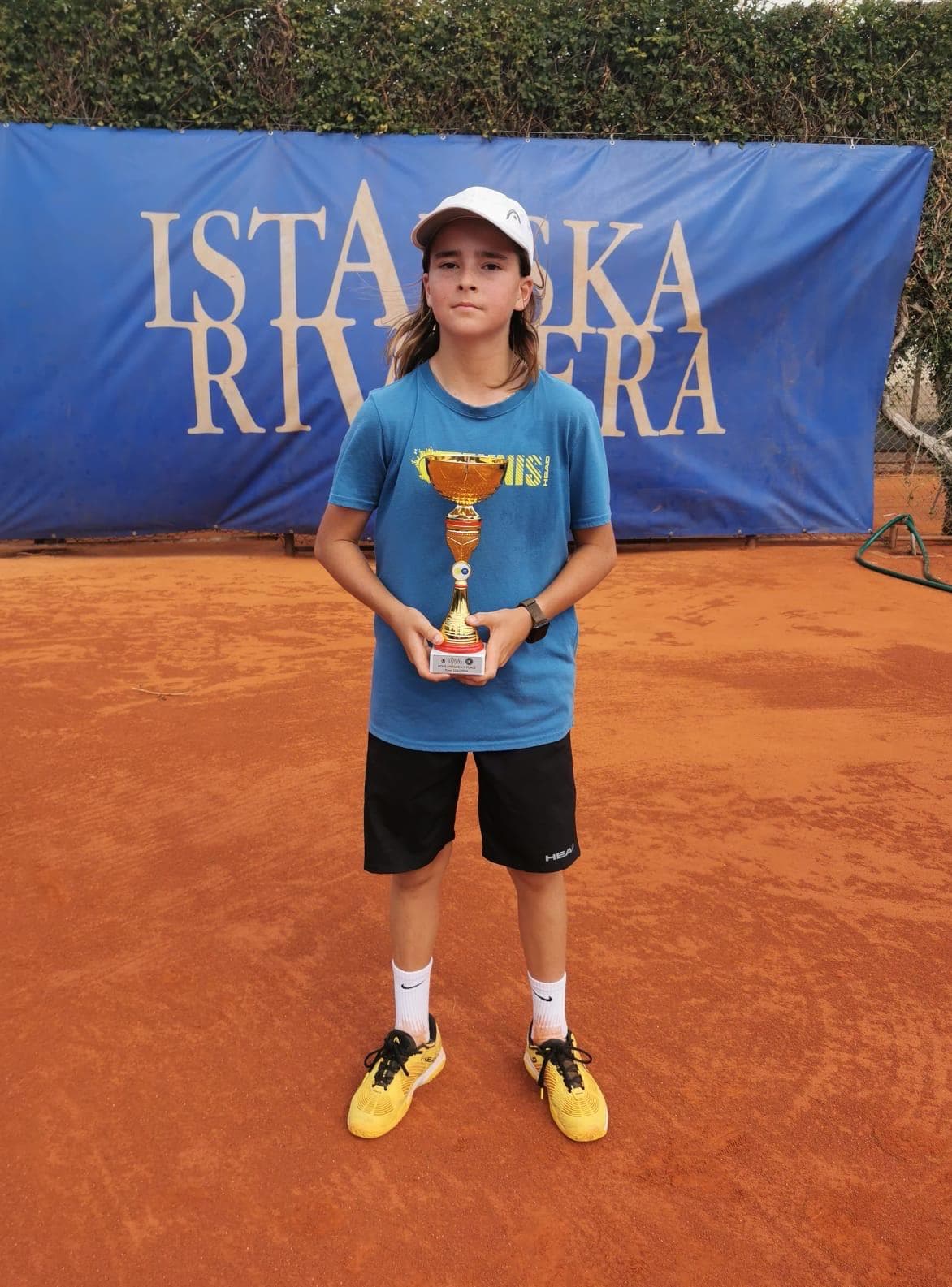 Lenart Kadriu - Vaud